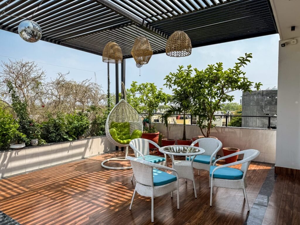 furnished apartments in Defence Colony for business stay