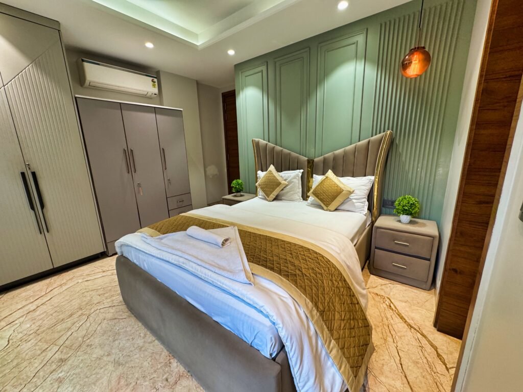Which areas in Delhi are best for business travelers?