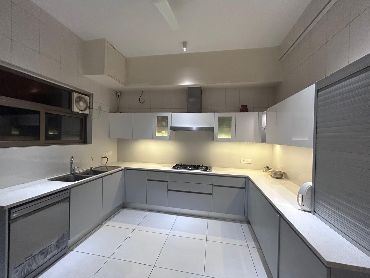 defence colony service apartments